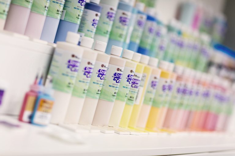 Farben für die Karamik zum selbst bemalen