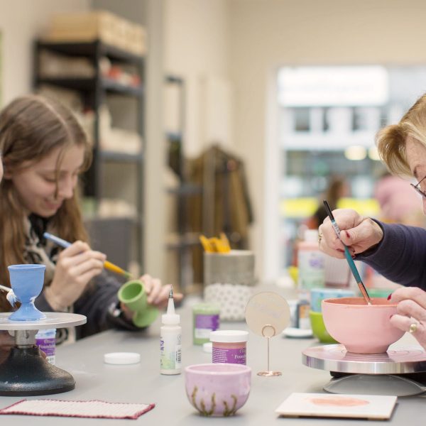 Keramik gemeinsam bemalen